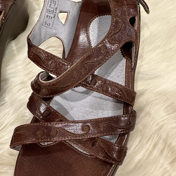 Ariat Leather Multistrap Embroidered Sandals Open Toe Women’s Size 8 B 20705 - Picture 5 of 6